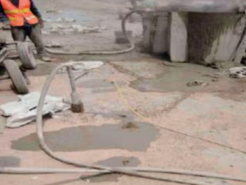 蓟州水泥混凝土路面板底注浆技术 路面脱空注浆整治方案